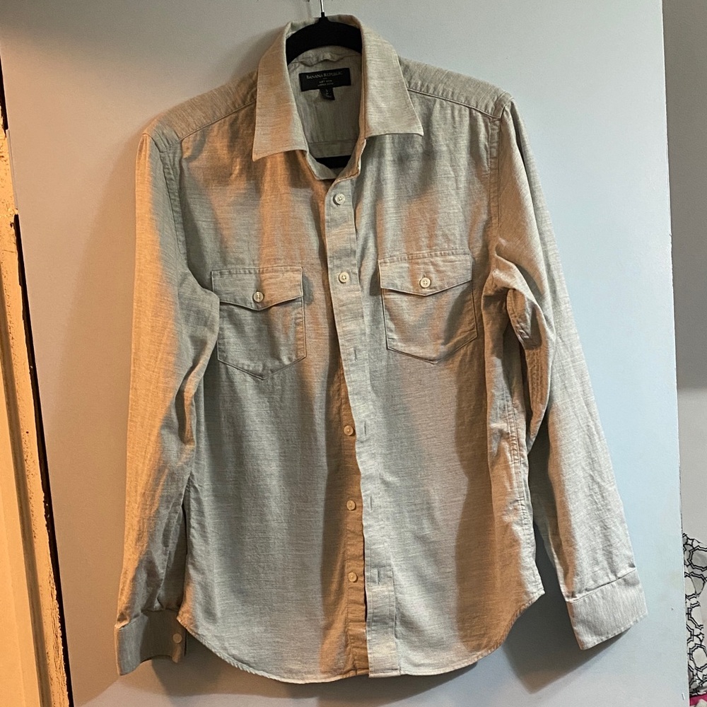 Banana Republic Men's Long-Sleeve Button-Down Shirt in Light Grey